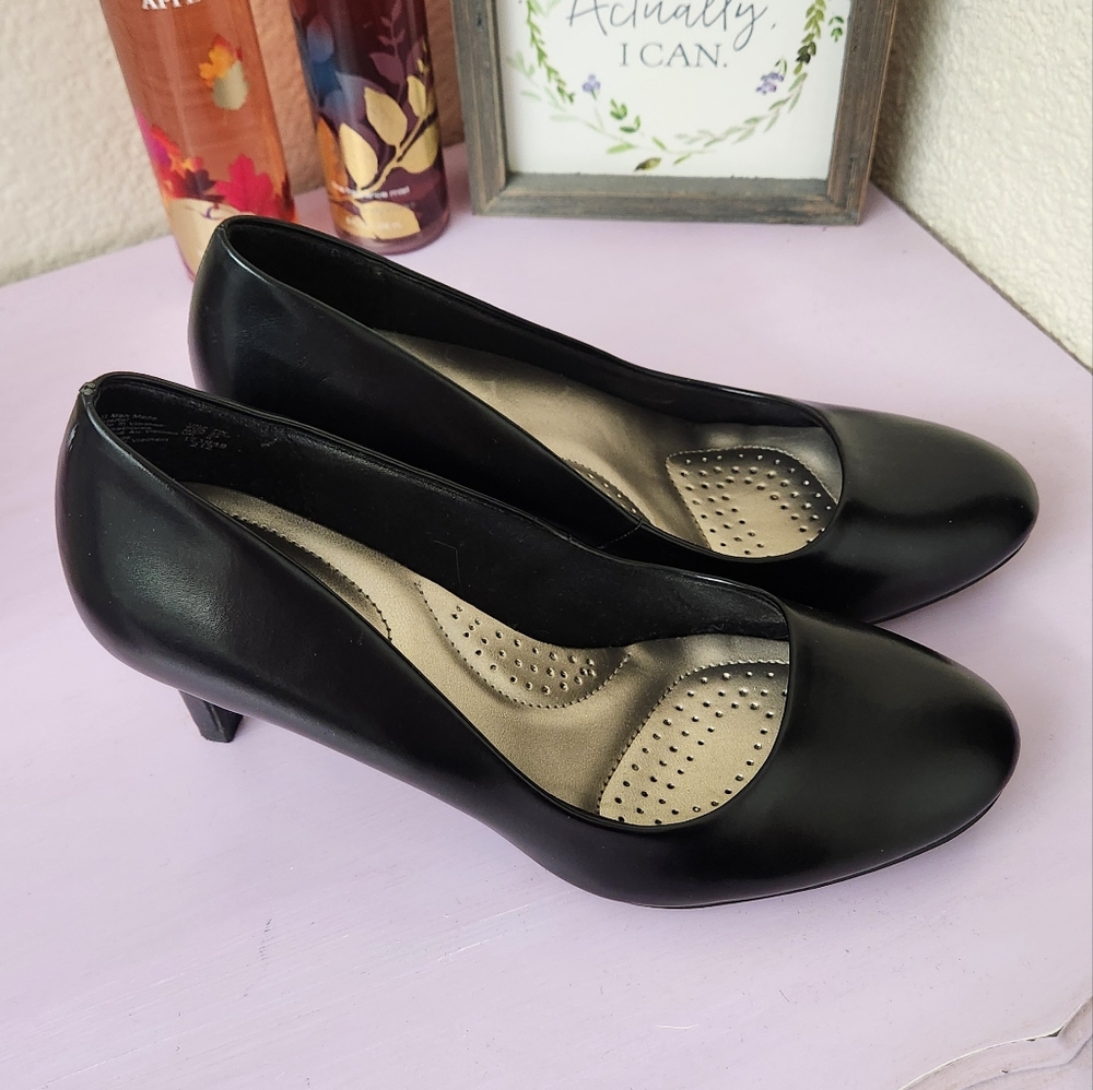 Deflex Classic Black Leather Pumps